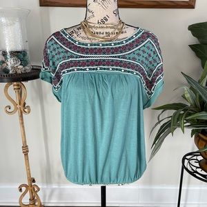 Tempted Hearts size petite large turquoise top with beautiful design